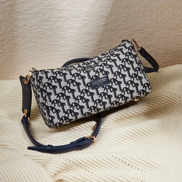 Stylish and Elegant Womens Boston Bag with Retro Geometric Pattern, Classic Crossbody Zipper, Chic Shoulder Canvas Purse