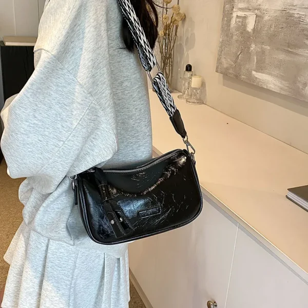 Retro Maillard Pillow Bag for Women 2024 New Wide Shoulder Strap Single Shoulder Crossbody Bag Large Capacity Boston Underarm