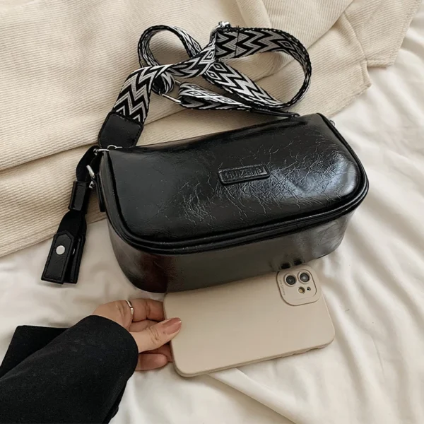 Retro Maillard Pillow Bag for Women 2024 New Wide Shoulder Strap Single Shoulder Crossbody Bag Large Capacity Boston Underarm