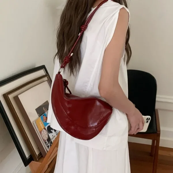 Korean Fashion Hobos Bag for Women 2024 New Casual Simple Niche Design Crossbody Saddle Bags