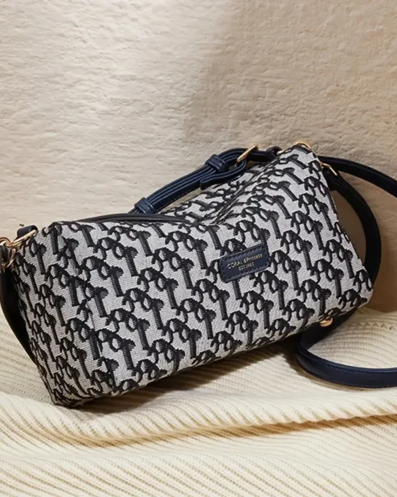 Stylish and Elegant Women's Boston Bag with Retro Geometric Pattern, Classic Crossbody Zipper, and Chic Shoulder Canvas Purse